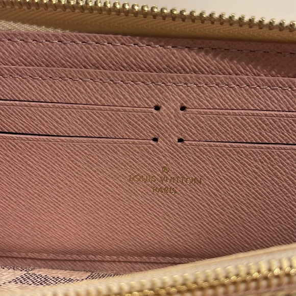 LV Zippy Wallet (light pink interior) - Picture 8 of 12